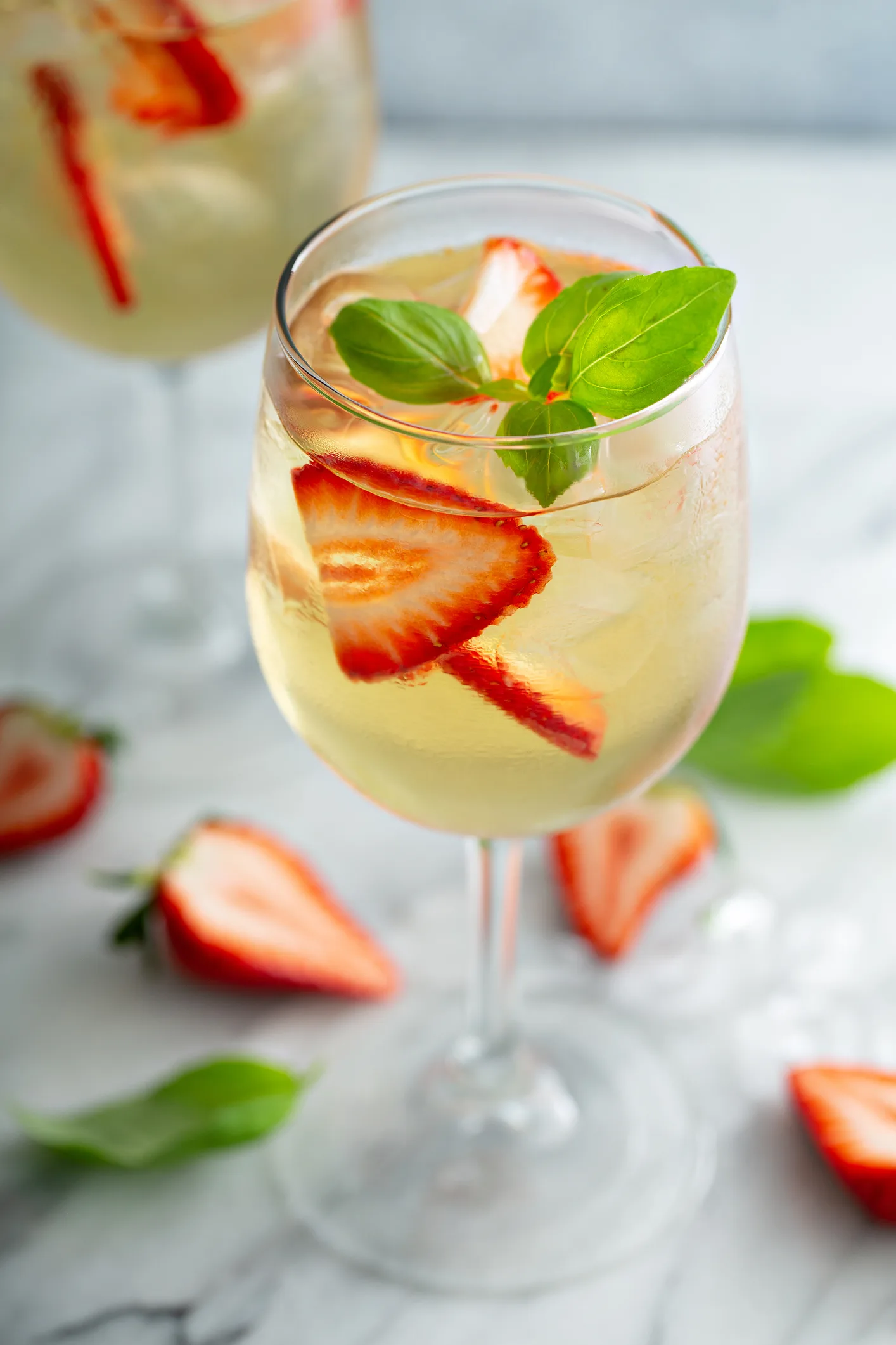 Easy White Sangria: the refreshing drink recipe made with white wine
